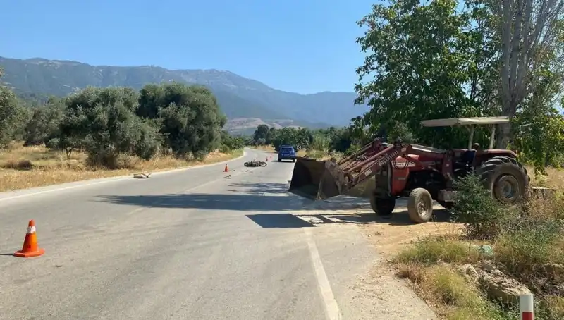 İzmir'de Motosiklet Kazası: Sürücü Hayatta Kalmak İçin Mücadele Ediyor