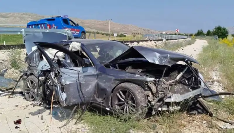 Sivas'ta Can Kaybı Olmadan Yüzde Dokuz Yaralı Kaza! Neler Oldu?