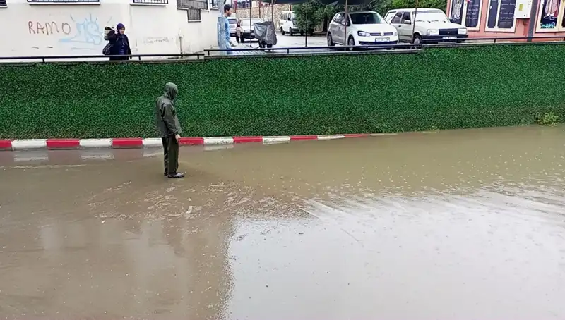 Aydın'da Şiddetli Yağışlar Alt Geçidi Su Bastı: Vatandaşlar Tedirgin