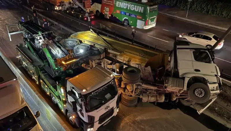 Moloz Yüklü Hafriyat Kamyonu Devrildi: Neden ve Sonuçları Neler?