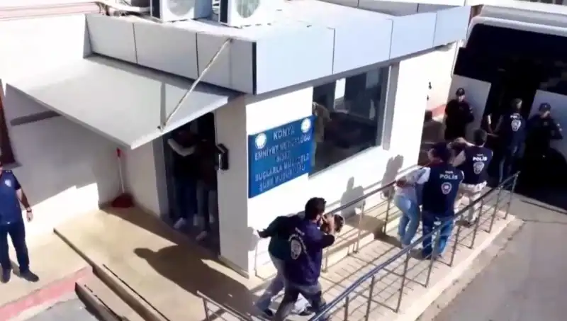 10 İlde Koordineli Dolandırıcılık Operasyonu: 13 Kişi Tutuklandı