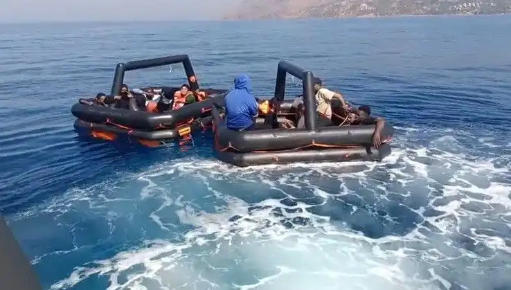 Ayvacık’ta Denizden Kaçak Göçmenler Kurtarıldı: Dram ve Umut Dolu Bir Hikaye