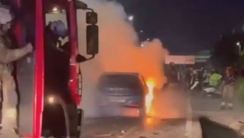 Otoyolda Korkunç Kaza! Bariyerlere Çarpan Araç Alev Alev Yandı