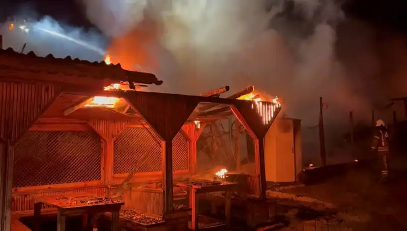 Şile'de Altı Gözleme Restoranı Yangınla Küllerine Döndü