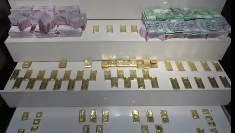 Van Havalimanı'nda Kaçak Altın ve Para Operasyonu: Detaylar Açıklandı!