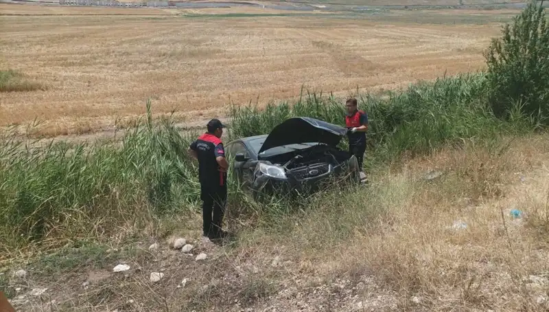 Otomobilin Şarampole Uçması, İki Kişinin Yaralanmasına Sebep Oldu