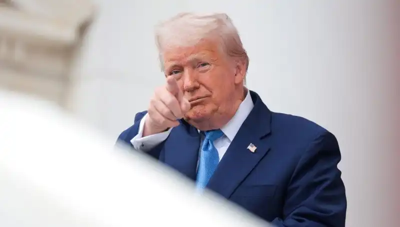 Adalet Bakanlığı'ndan Şok İddia: Trump'ın Epstein Belgelerindeki Rolü Ne?