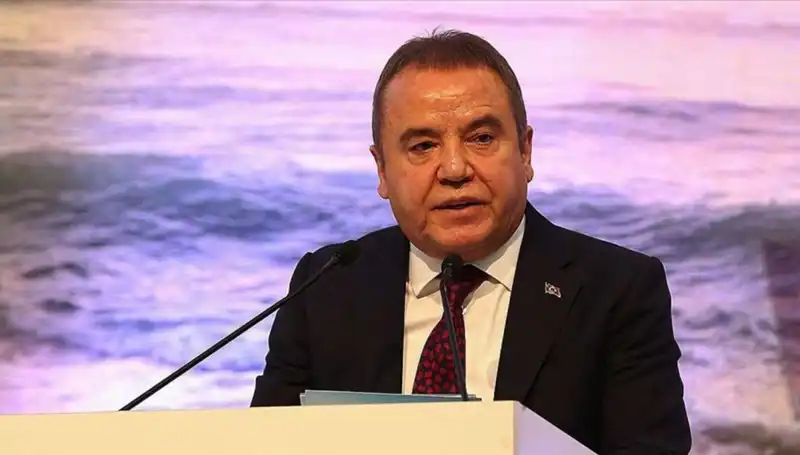 Antalya'nın İz Bırakan İsimlerinden: Muhittin Böcek Kimdir?