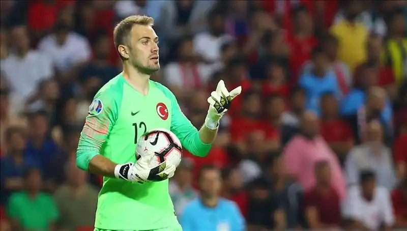 Mert Günok'un Futbolu Bırakacağı Yaş: Futbolseverleri Şaşırtan Açıklama
