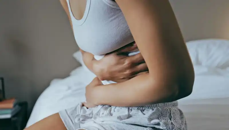 22 Yaşında Bağırsak Kanseri Teşhisi: Belirtiler Göz Ardı Edilirse Ne Olur?