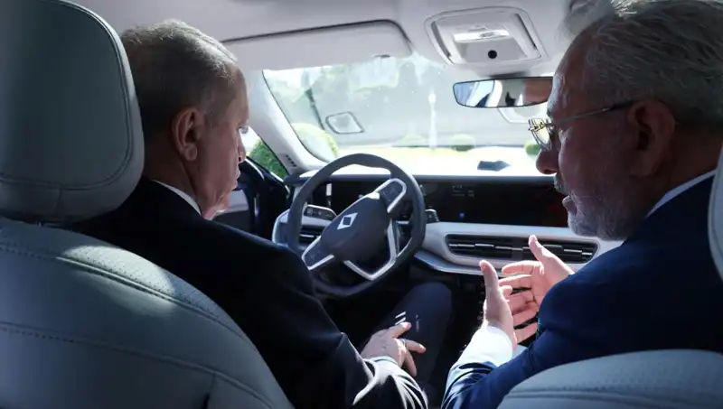 Cumhurbaşkanı Erdoğan’ın Togg’un Yeni Modeliyle Yaptığı Sürüş Gözleri Kamaştırdı