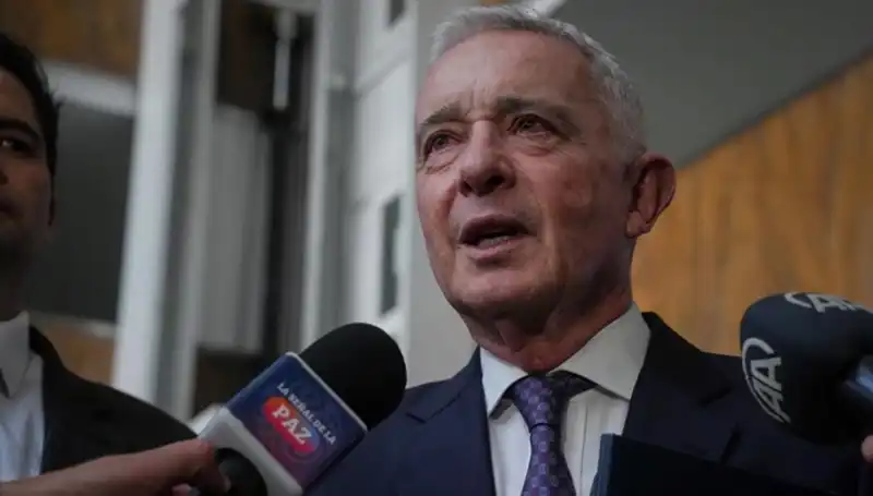 Eski Kolombiya Cumhurbaşkanı Álvaro Uribe Rüşvetten Suçlu Bulundu: Ülke Sarsıldı