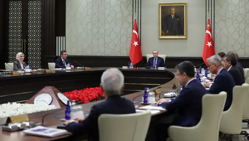 Kabine Üyelerinden 1 Mayıs'ı Kutlayan İki Anlamlı Mesaj