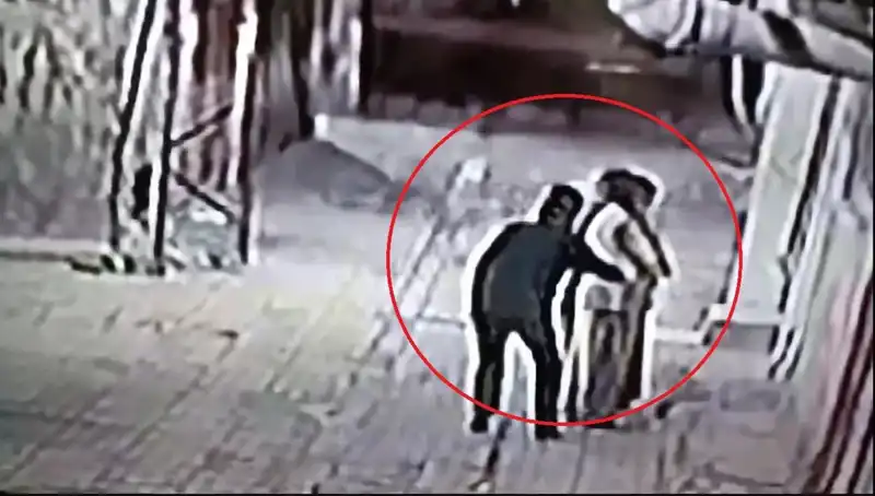 Kapkaççılara Sürpriz Operasyon: Polisler Pazarcı ve Simitçi Kılığına Girdi