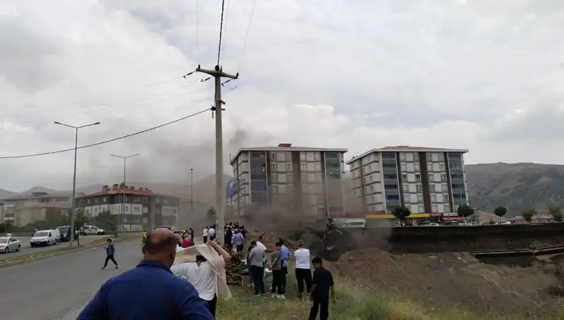 Bitlis'te Doğalgaz Hattında Patlama: Can ve Mal Kaybı Olmadı Ama Nedenleri Araştırılıyor
