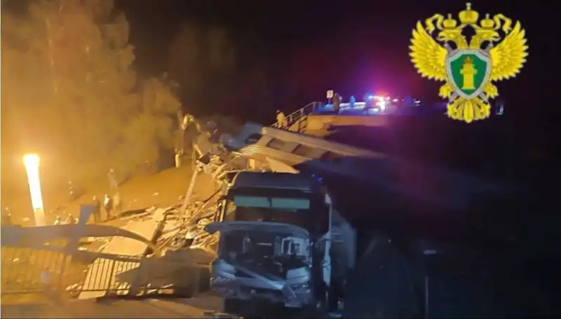 Rusya’da Köprü Çökmesi ve Tren Kazası: 7 Kişi Hayatını Kaybetti