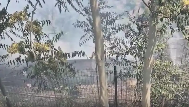 Sultangazi'de Otluk Alanda Yangın: Gecekondu Alev Alev Yandı