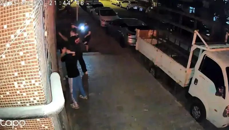 : "Abinin Selamı Varmış! Etek Giydirilip Saldırıya Uğrayan Gençlerin Dramı"