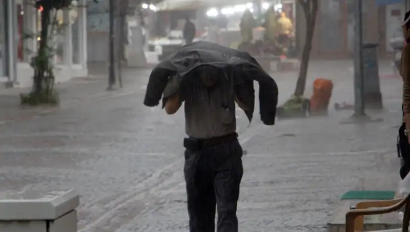 Türkiye'de 25 İle Kuvvetli Yağış Uyarısı: Sarı Kodlu Alarm