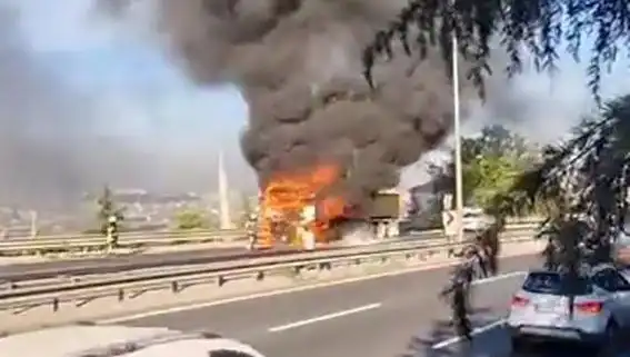 D-100'de Meydana Gelen TIR Yangını Trafiği Felç Etti!