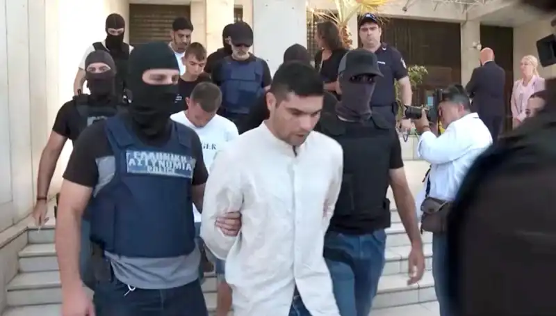 Atina'da Meydana Gelen Cinayet: Profesörün Eski Eşi ve 5 Kişi Gözaltında