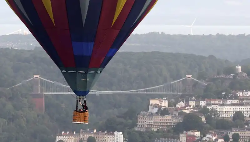Hollanda'da Sıcak Hava Balonu Faciası: Üç Kişi Hayatını Kaybetti