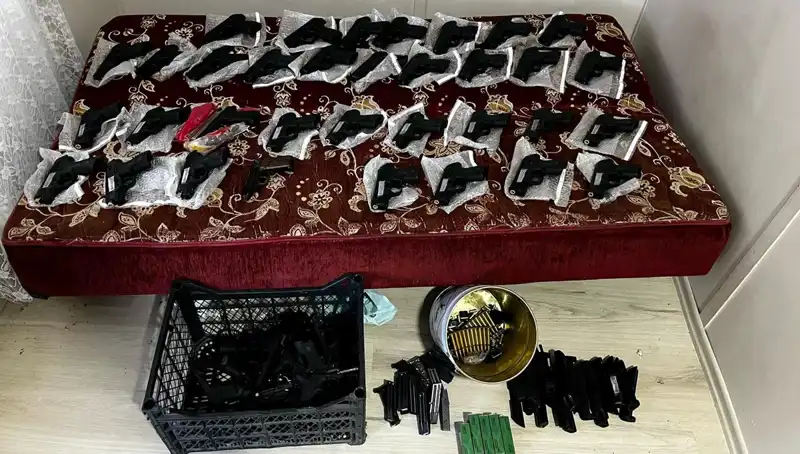Gaziantep'te Şok Gelişme: El Bombası ve 45 Silah Ele Geçirildi!
