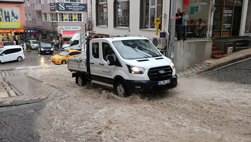 Beklenmedik Sağanak Yağışlar: Şehirde Su Baskınlarına Yol Açtı