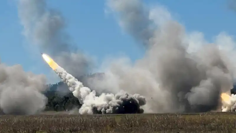 Avustralya'nın Tarihinde Bir İlk: HIMARS Atışı Gerçekleşti
